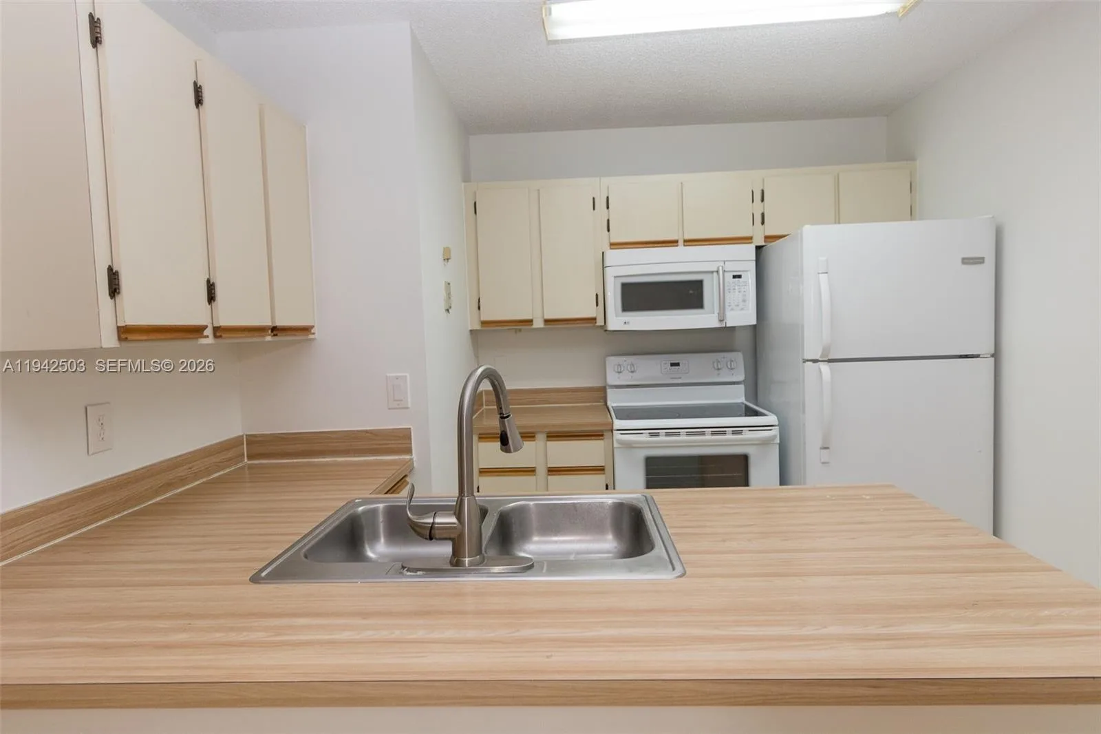 18328 NW 68th Ave # P, Hialeah, FL 33015 photo 4