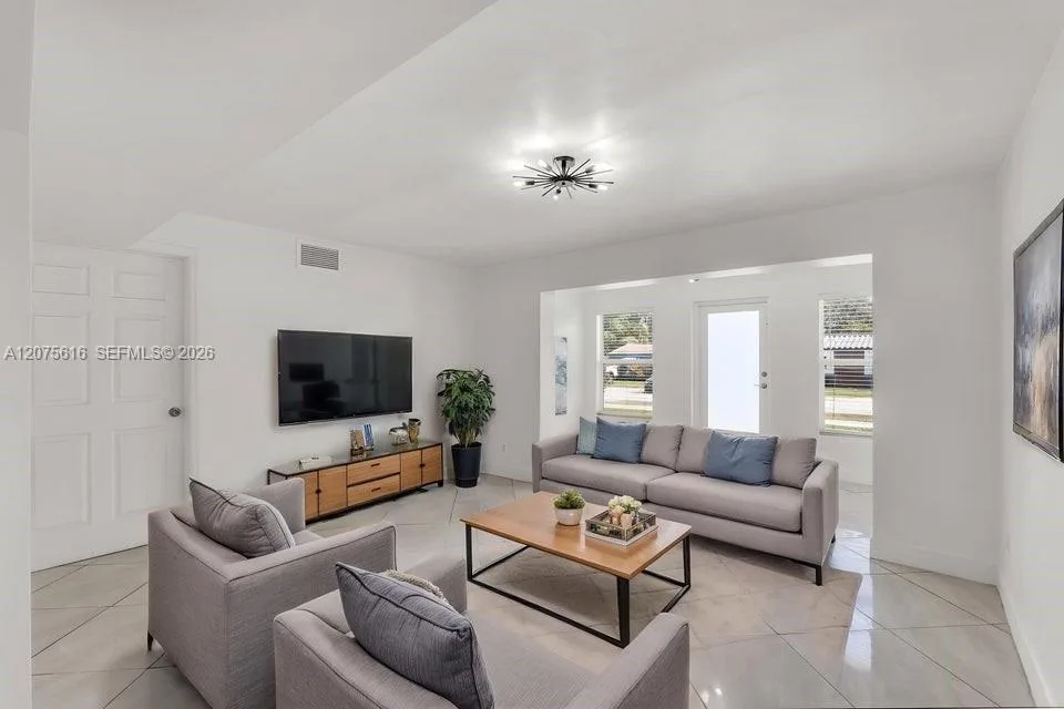 2539 Coolidge St, Hollywood, FL 33020 photo 2