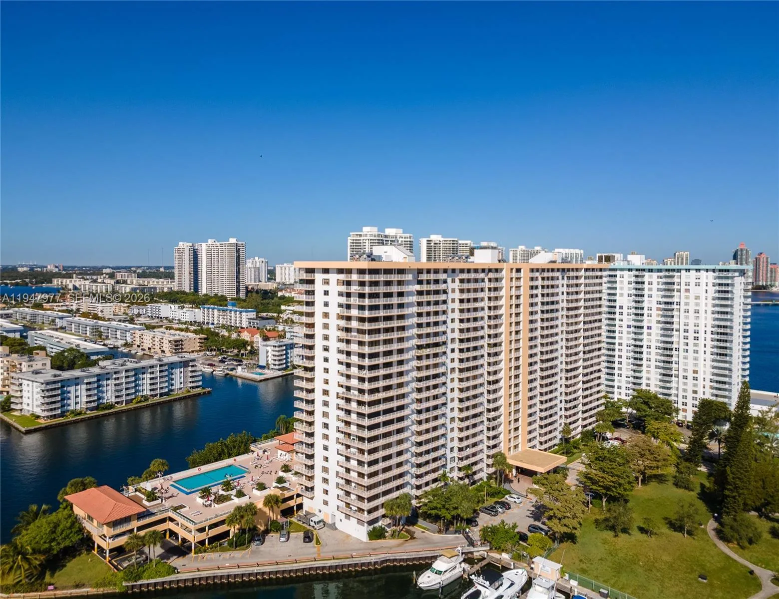 290 174th St # 318, Sunny Isles Beach, FL 33160 photo 2