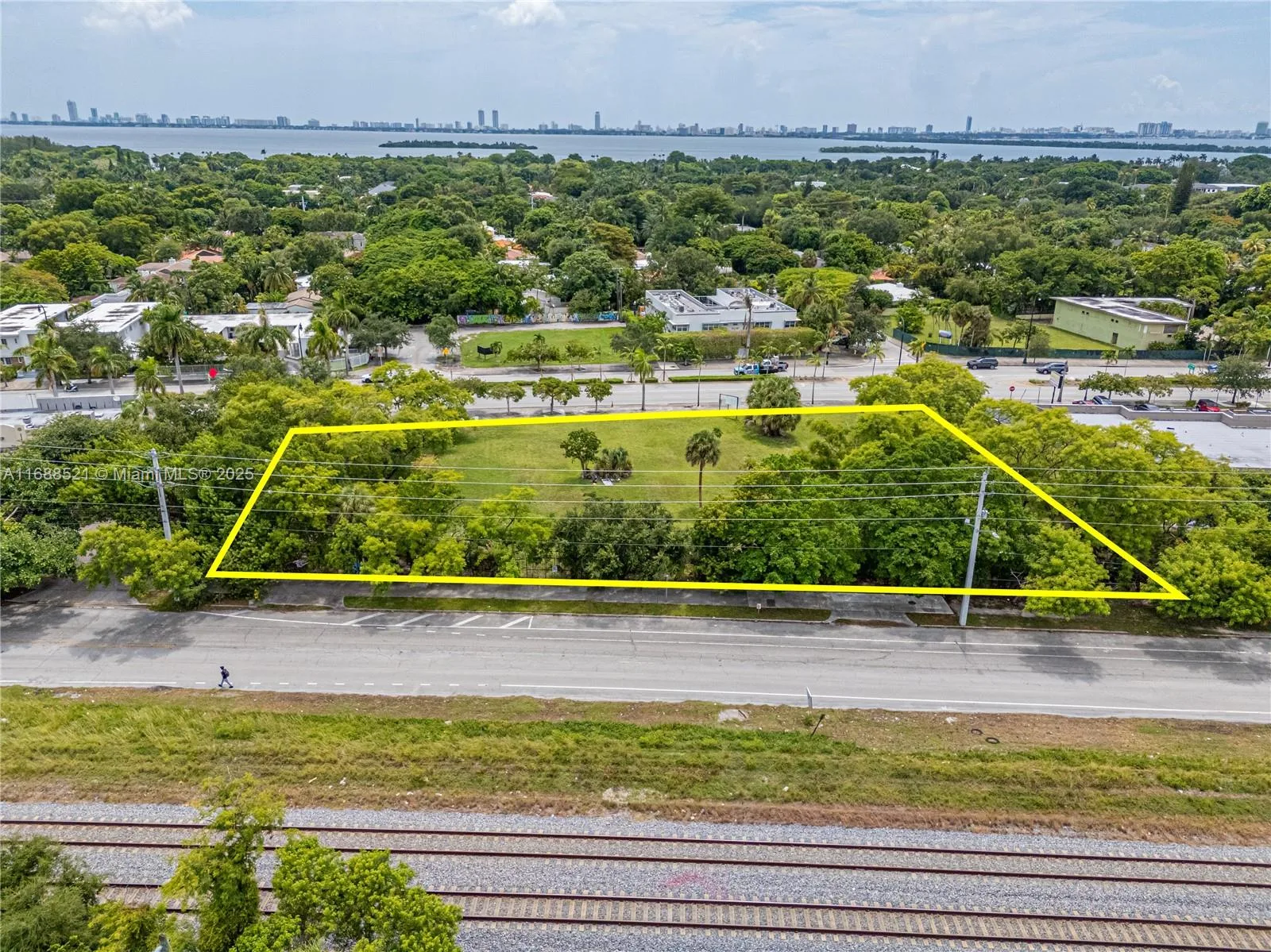 5220 Biscayne, Miami, FL 33137 photo 2