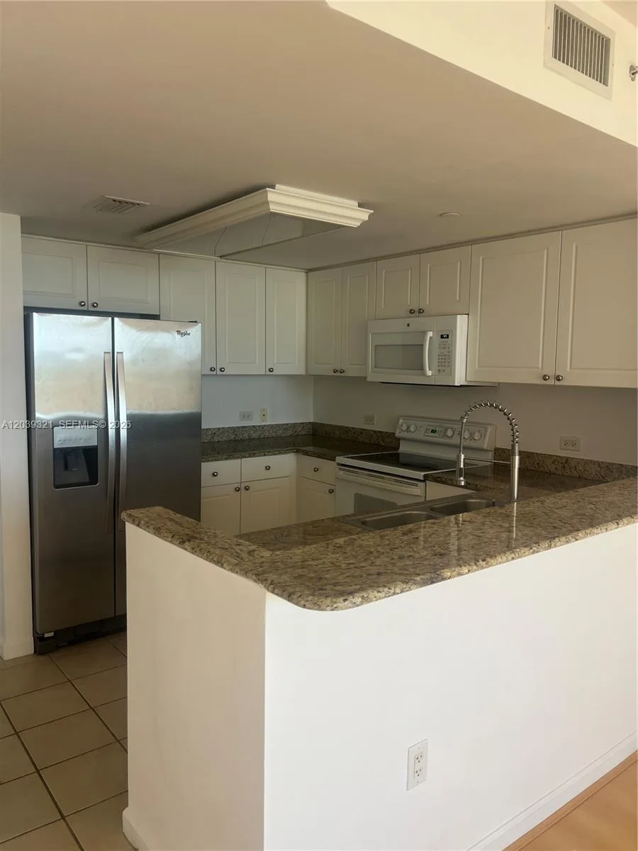 19501 W Country Club Dr # 611, Aventura, FL 33180