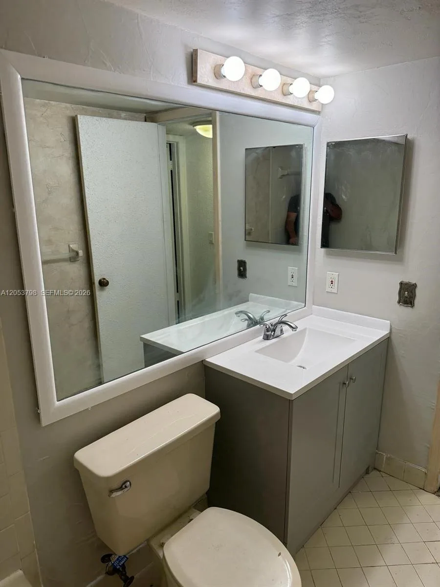 112 Lake Emerald Dr # 207, Oakland Park, FL 33309 photo 2