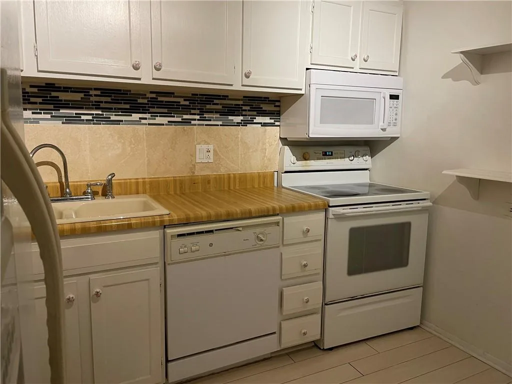 3660 Inverrary Drive # 2f, Lauderhill, FL 33319 photo 12