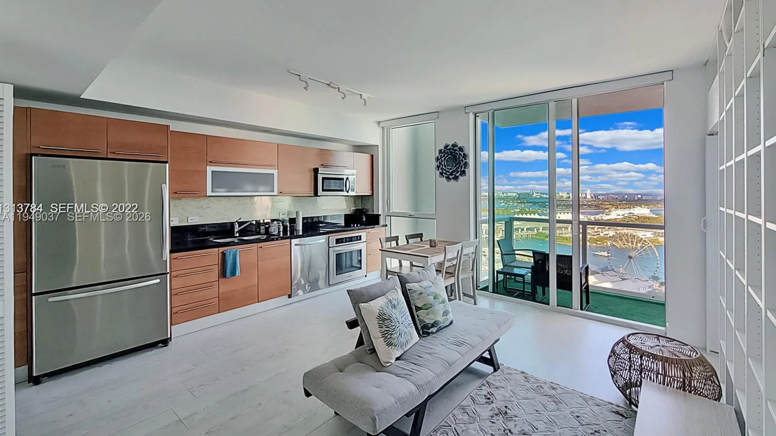 253 NE 2nd St # 3305, Miami, FL 33132
