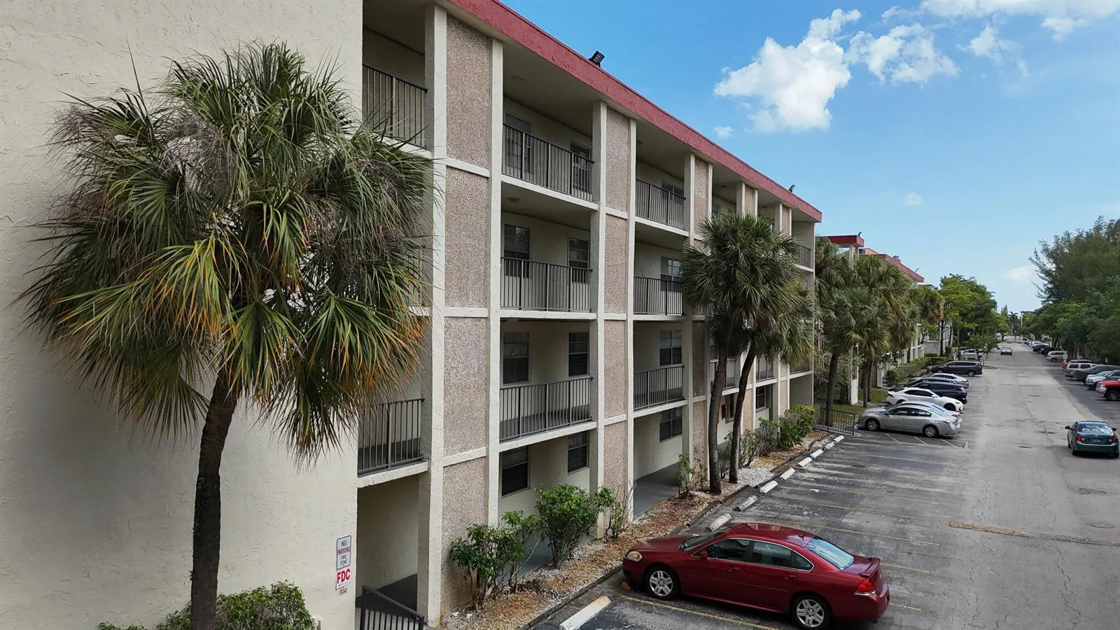 3070 NW 48TH Terrace # 414, Lauderdale Lakes, FL 33313