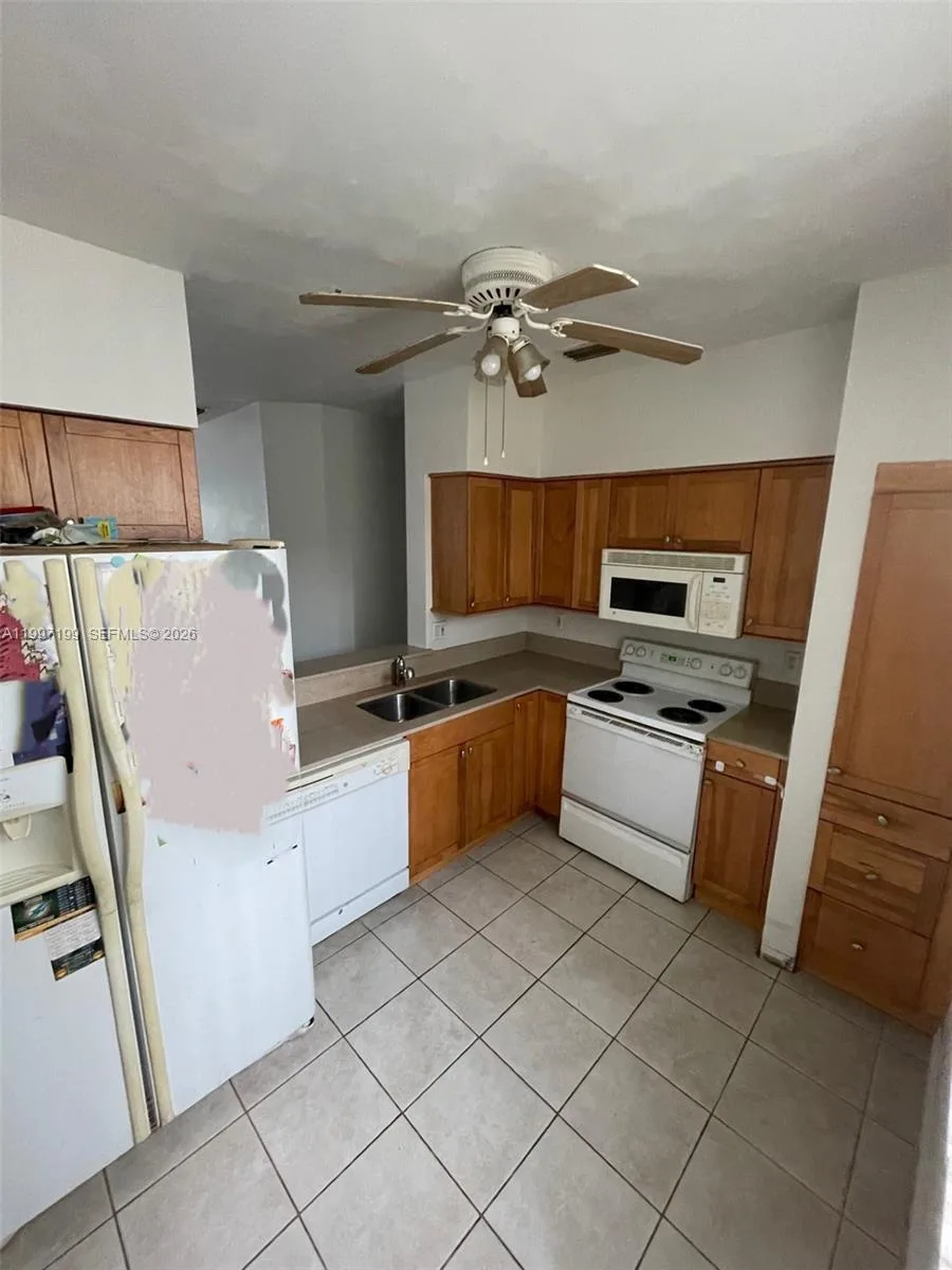 870 NE 212th Ter # 3, Miami, FL 33179 photo 2