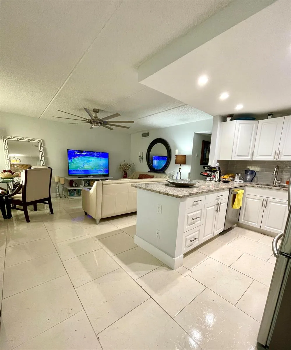 3200 Springdale Boulevard # 107, Palm Springs, FL 33461