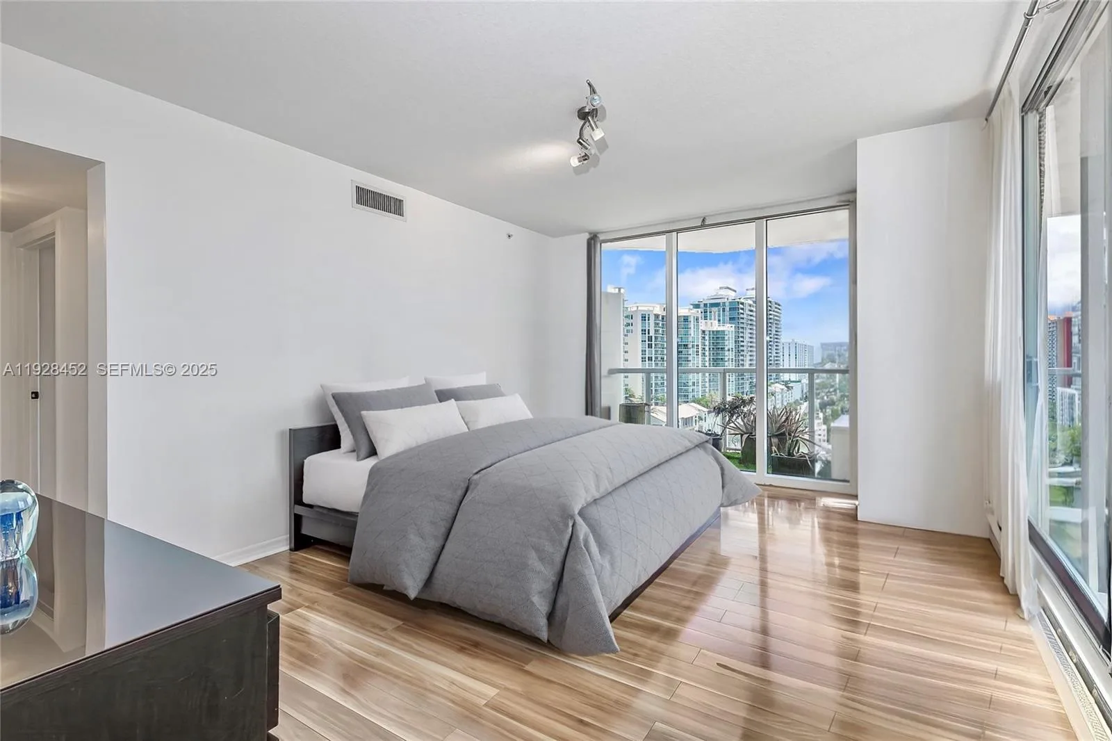 16699 Collins Ave # 1507, Sunny Isles Beach, FL 33160 photo 11