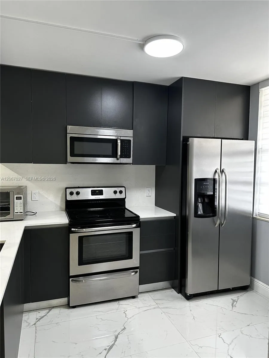 1719 Whitehall Dr # 105, Davie, FL 33324