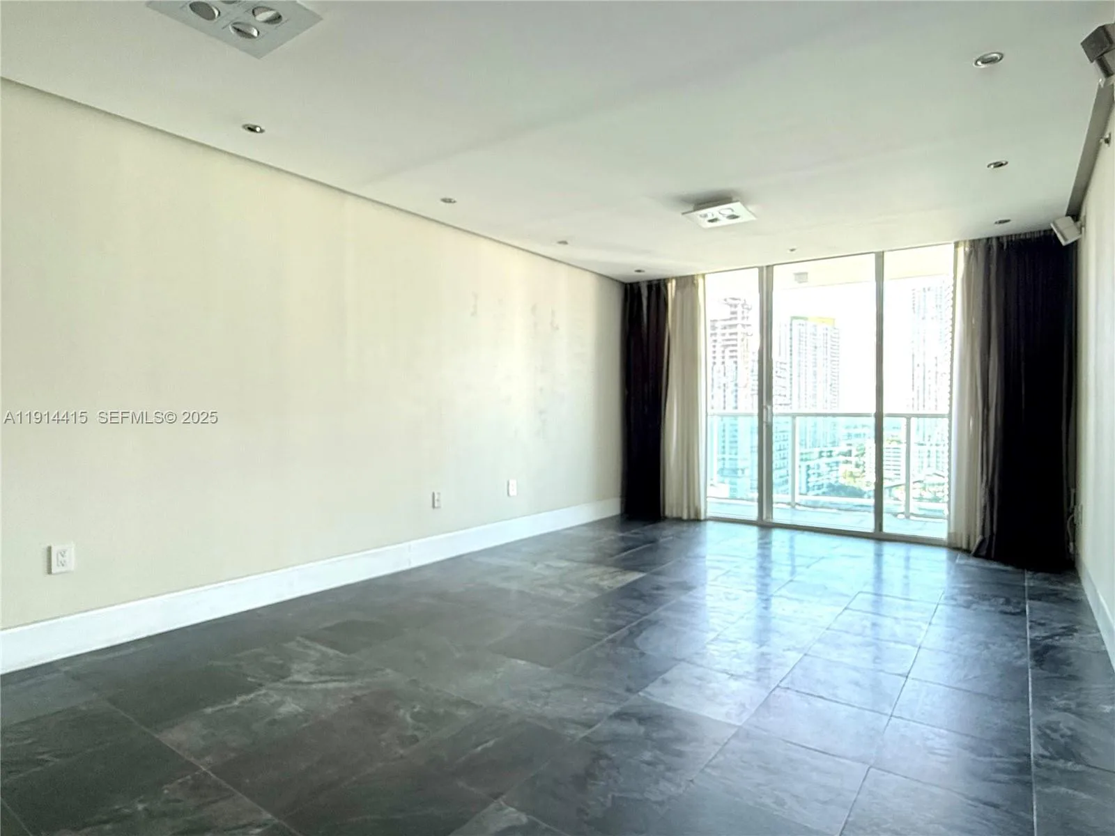 31 SE 5th St # 2609, Miami, FL 33131 photo 2