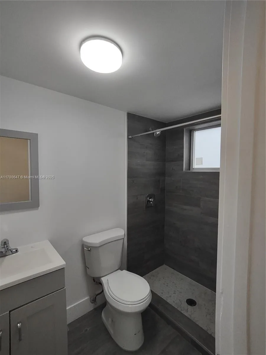 1895 Venice Park Dr # 16B, North Miami, FL 33181 photo 10