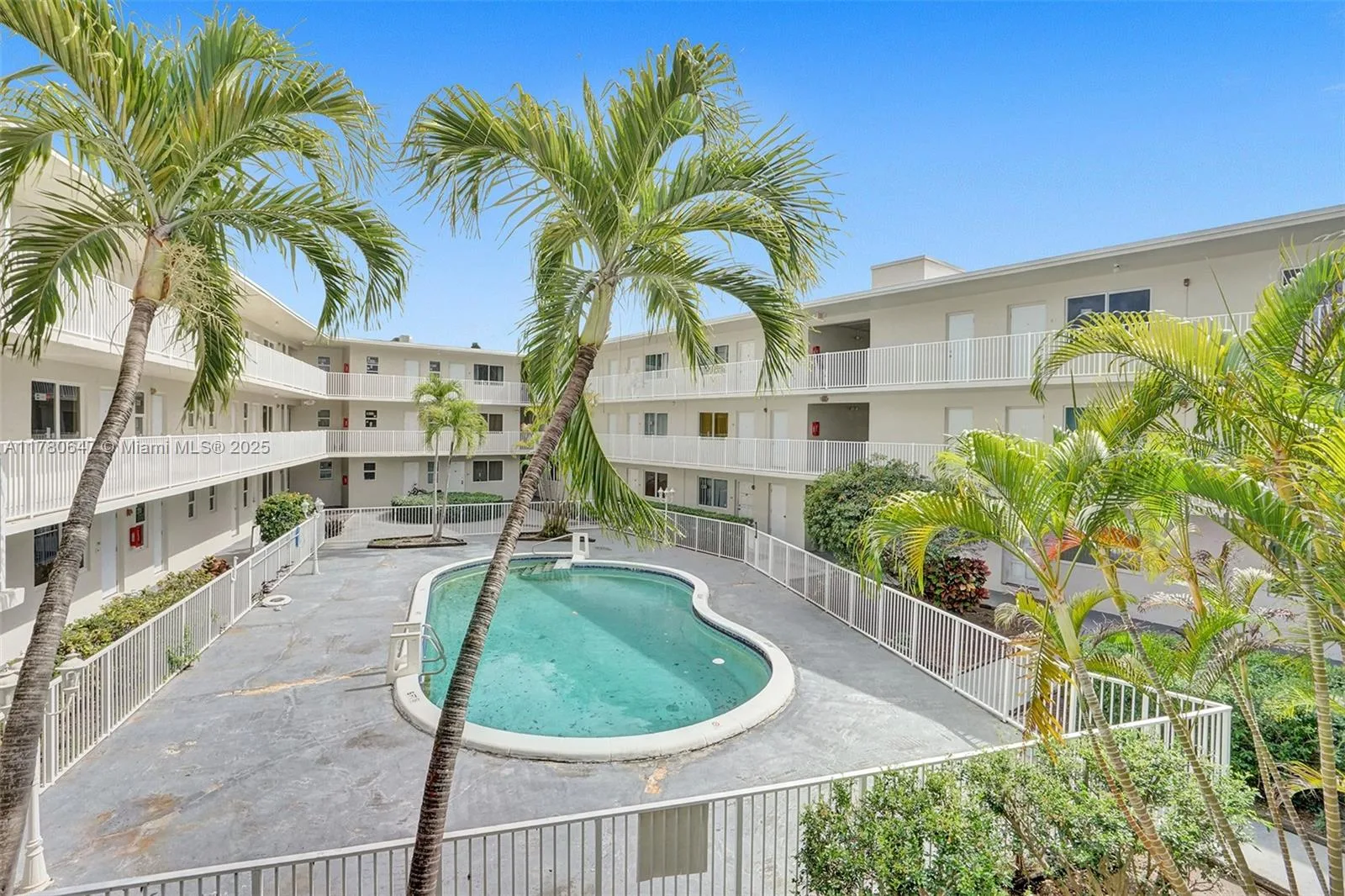1895 Venice Park Dr # 16B, North Miami, FL 33181 photo 2