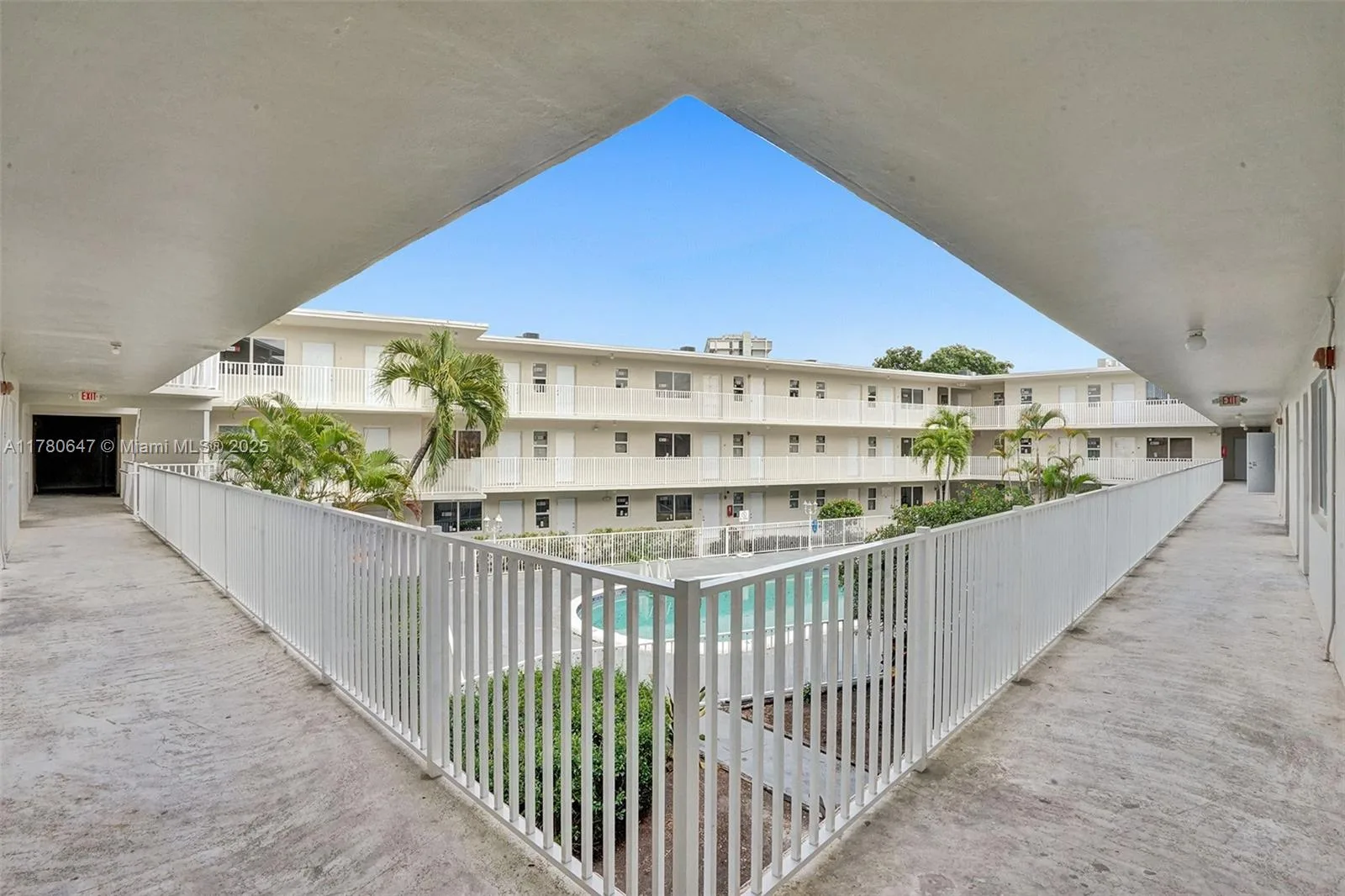 1895 Venice Park Dr # 16B, North Miami, FL 33181 photo 4