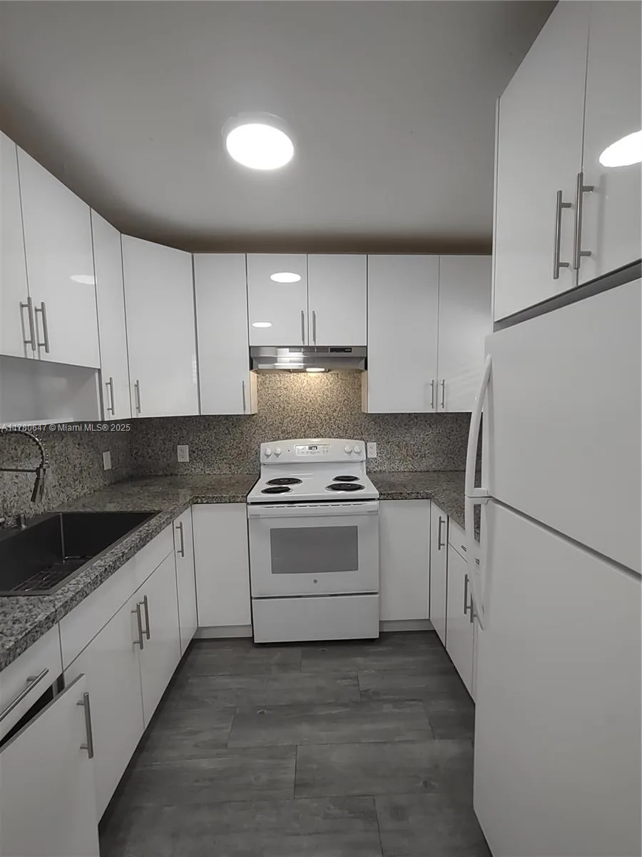 1895 Venice Park Dr # 16B, North Miami, FL 33181 photo 7