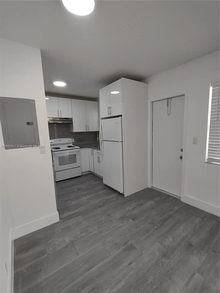 1895 Venice Park Dr # 16B, North Miami, FL 33181 photo 8