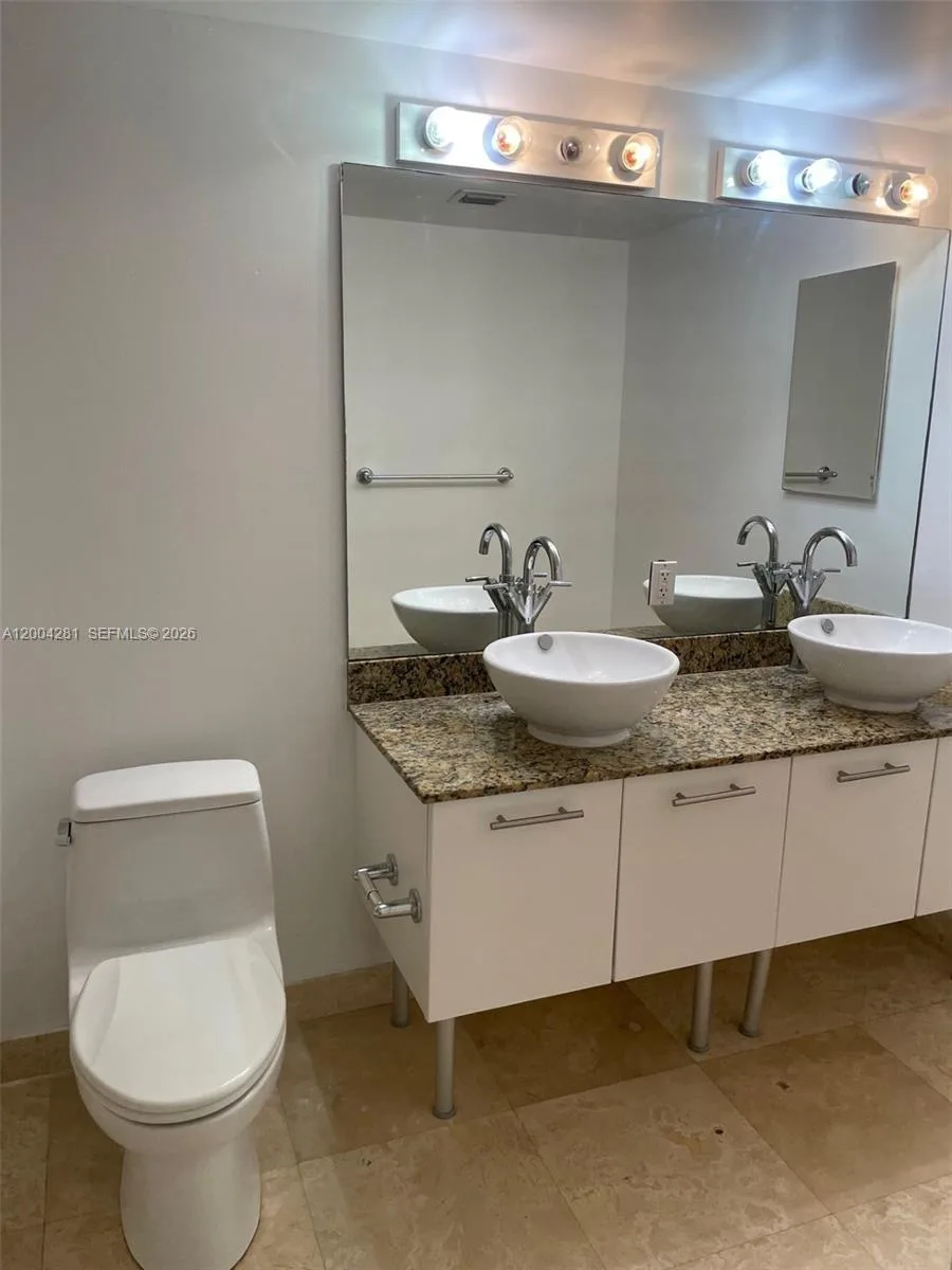 41 SE 5th St # 1614, Miami, FL 33131 photo 12