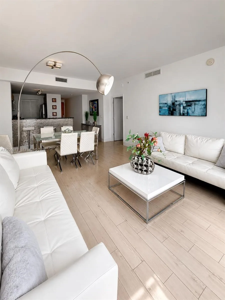 253 NE 2nd St # 3004, Miami, FL 33132 photo 3