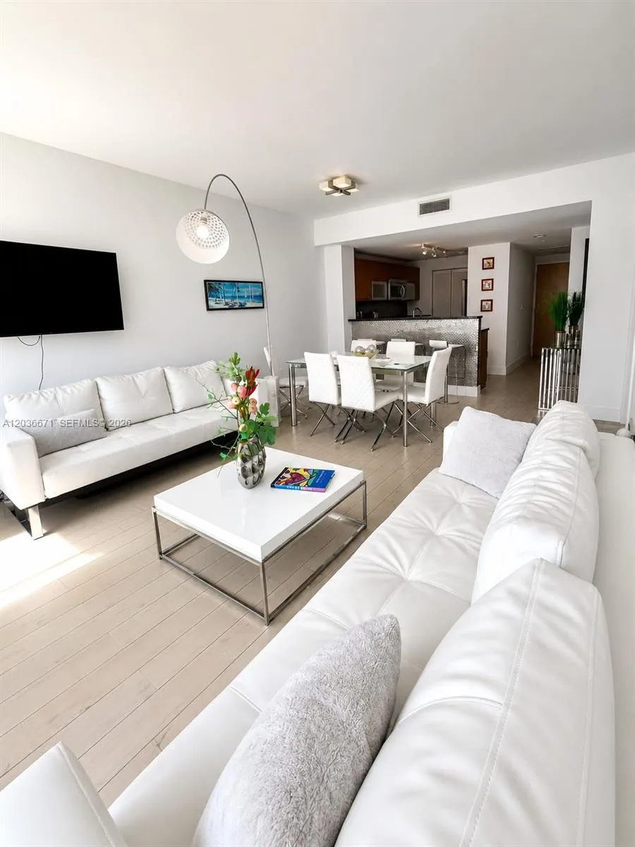 253 NE 2nd St # 3004, Miami, FL 33132 photo 4