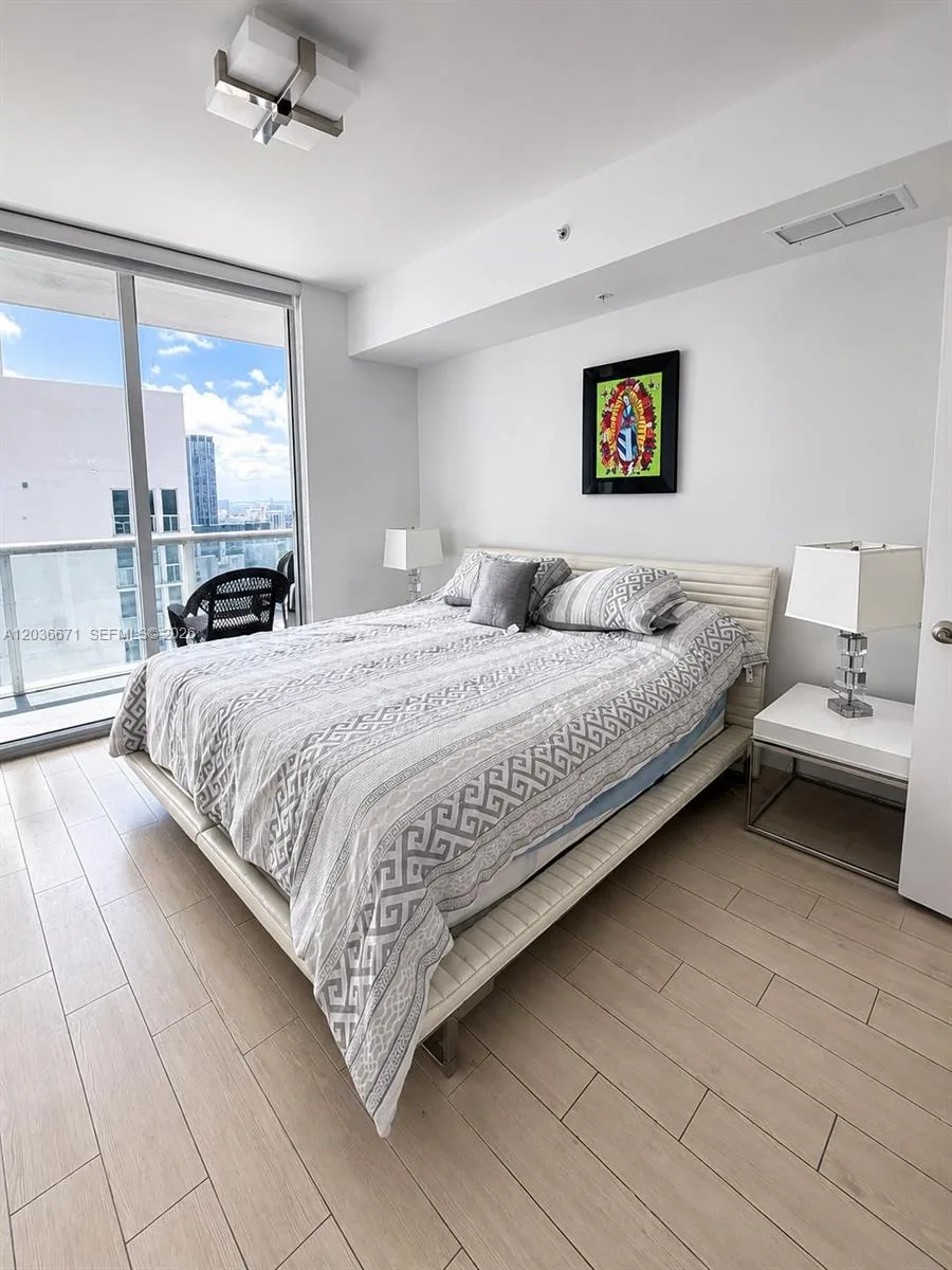 253 NE 2nd St # 3004, Miami, FL 33132 photo 7