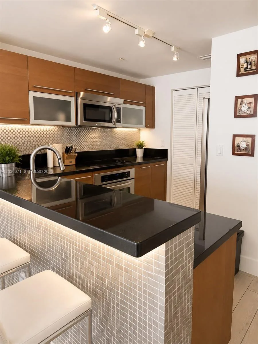 253 NE 2nd St # 3004, Miami, FL 33132 photo 8