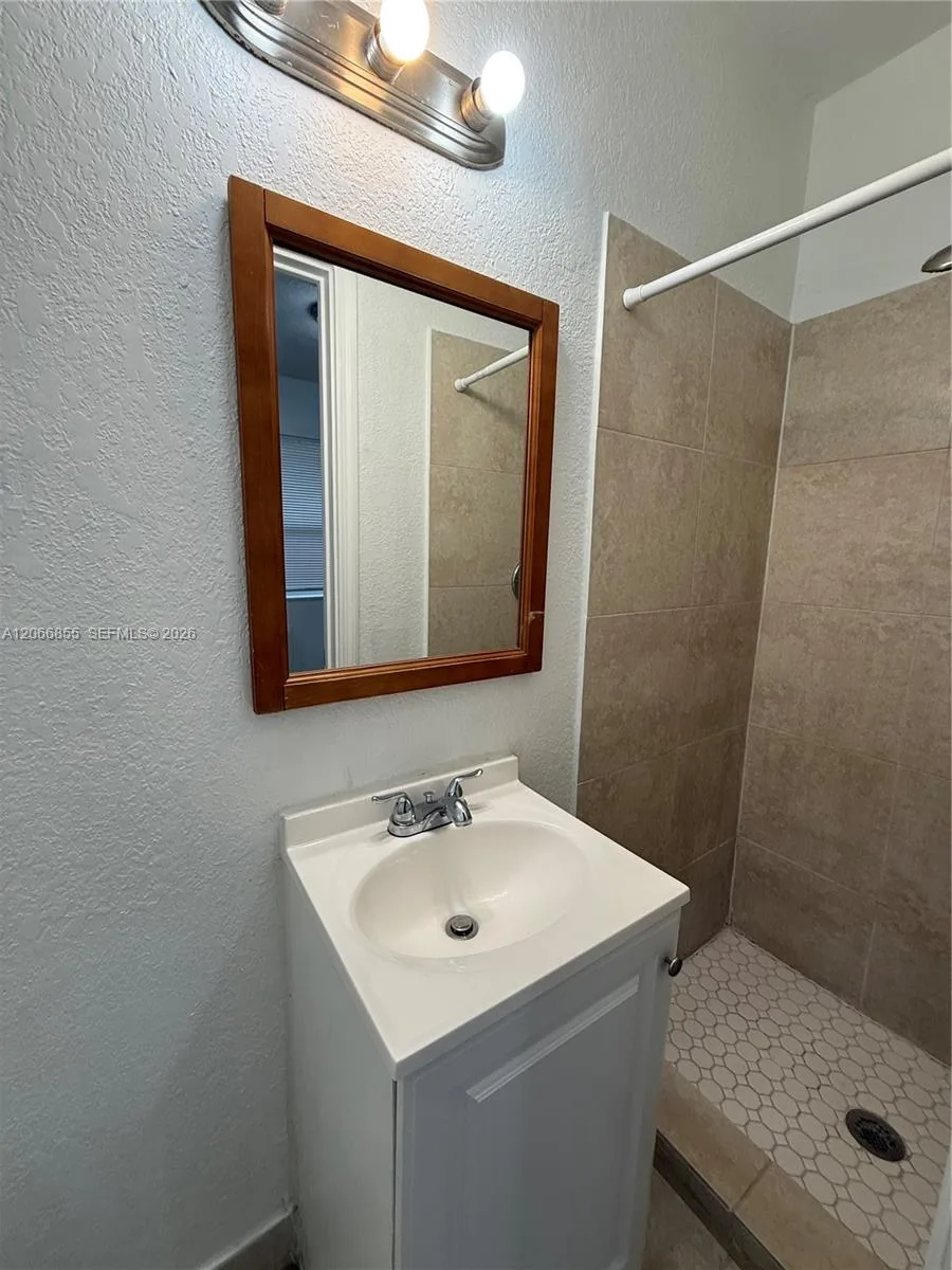 1255 SW 6th St # 1, Miami, FL 33135 — zdjęcie 5