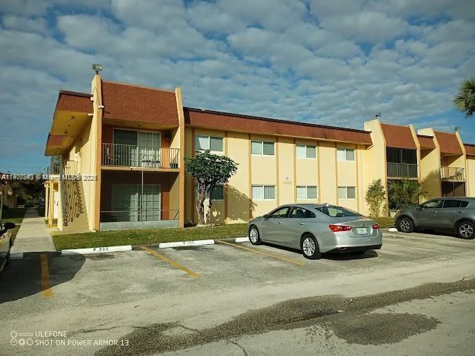 2952 NW 55th Ave # 2D, Lauderhill, FL 33313