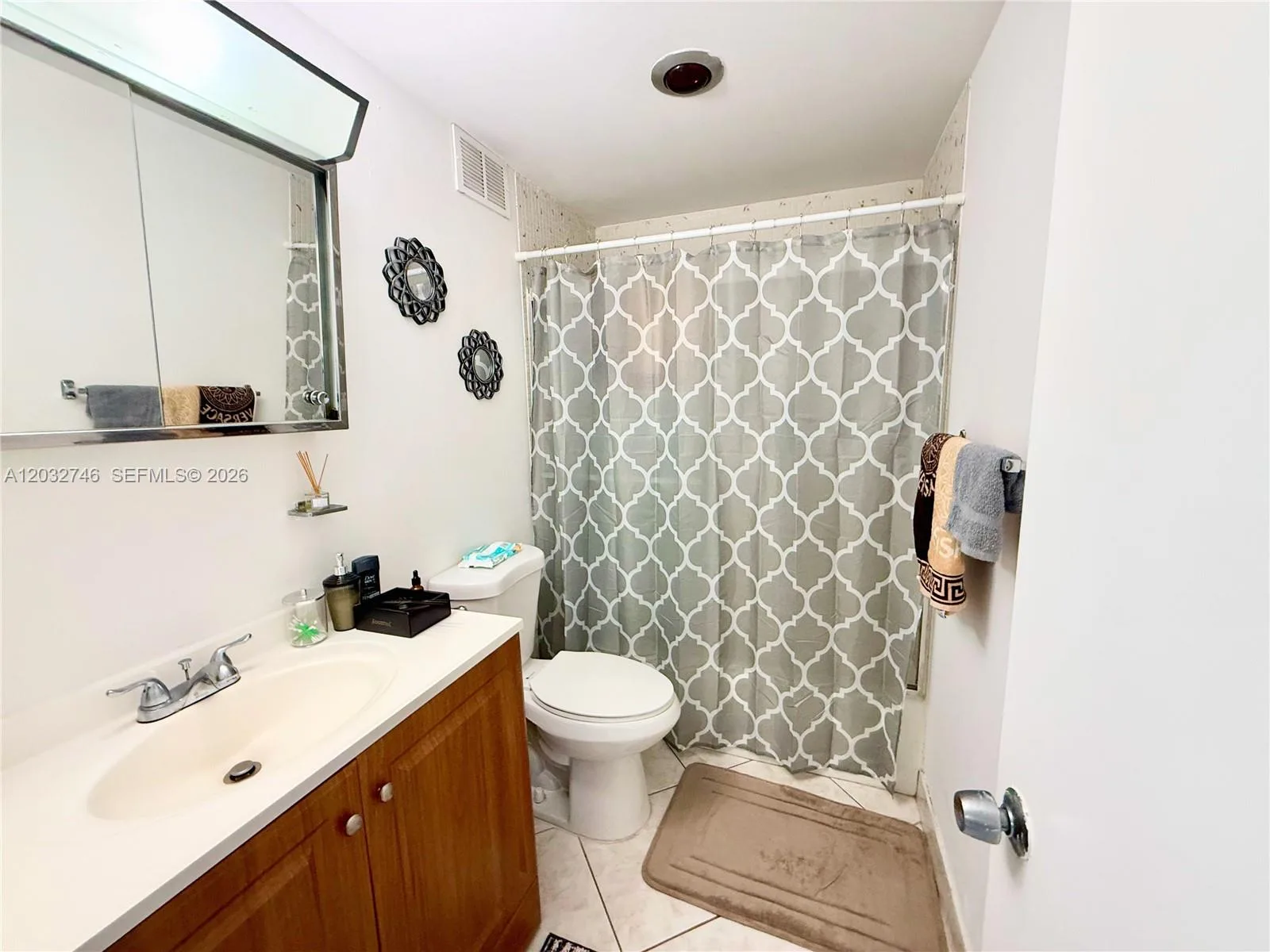 400 Kings Point Dr # 309, Sunny Isles Beach, FL 33160 photo 9