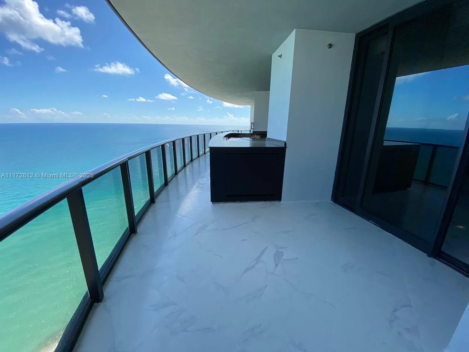 18555 Collins Ave # 2905, Sunny Isles Beach, FL 33160 photo 2