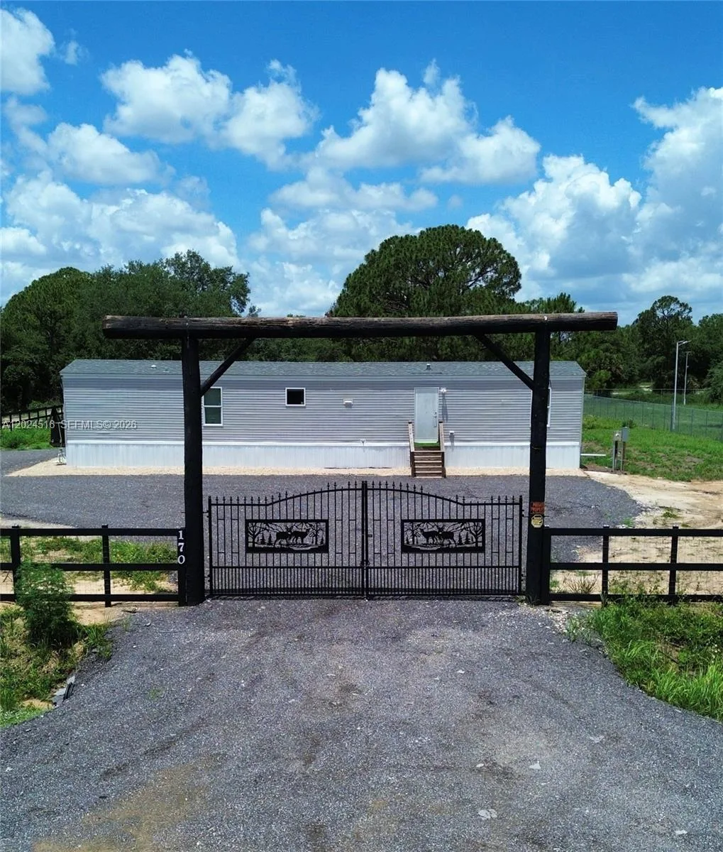 170 S Jinete St, Clewiston, FL 33440