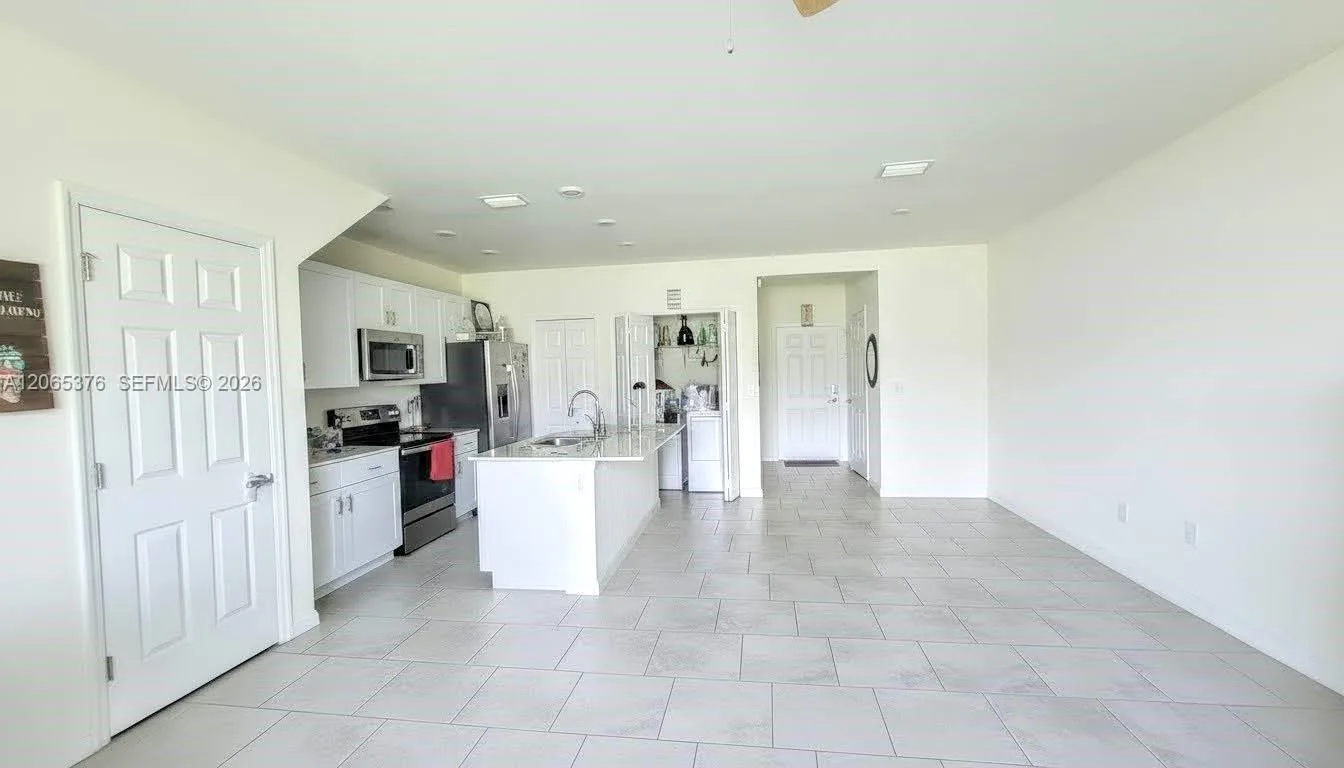 14008 Oviedo Pl, Fort Myers, FL 33905 photo 2