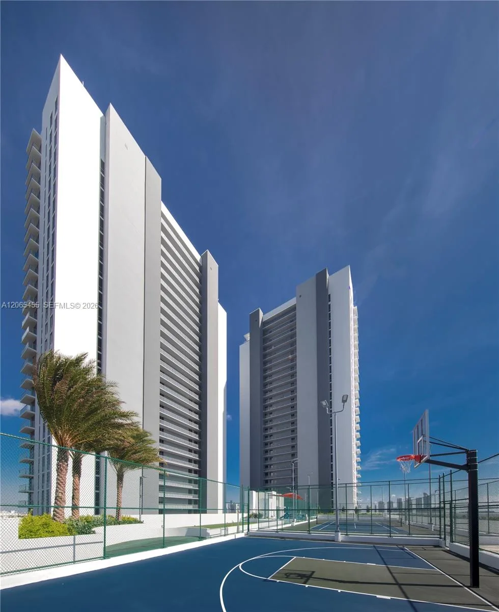16385 Biscayne Blvd # # 419, North Miami Beach, FL 33160
