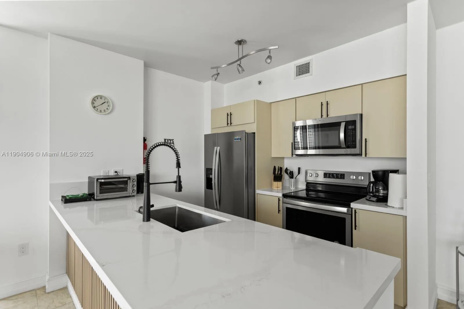 17555 Atlantic Blvd # PH7, Sunny Isles Beach, FL 33160 photo 2