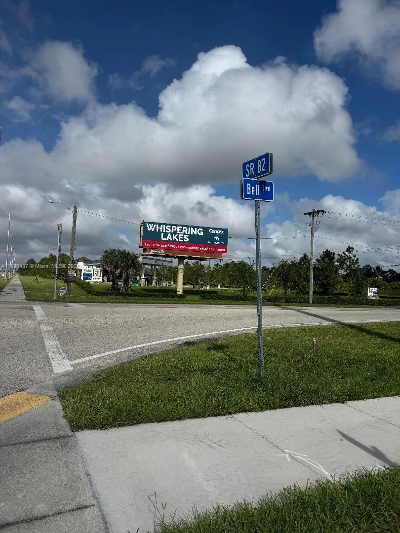 1005 PORTLAND, Lehigh Acres, FL 33974