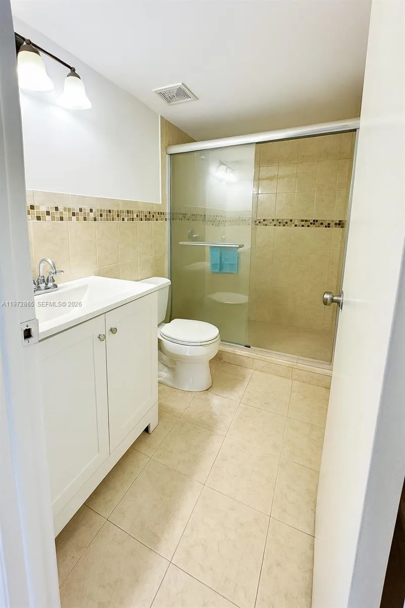 800 NE 199th St # 105D, Miami, FL 33179 photo 7