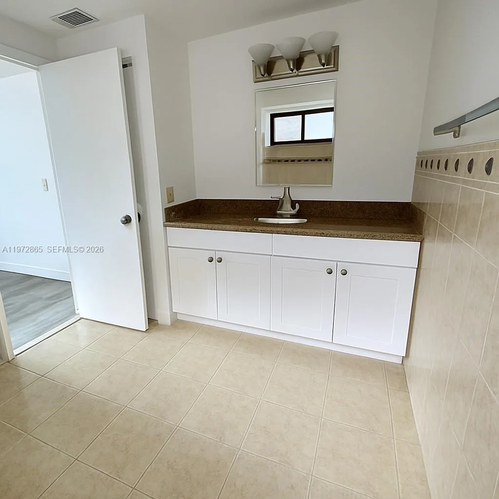 800 NE 199th St # 105D, Miami, FL 33179 photo 9