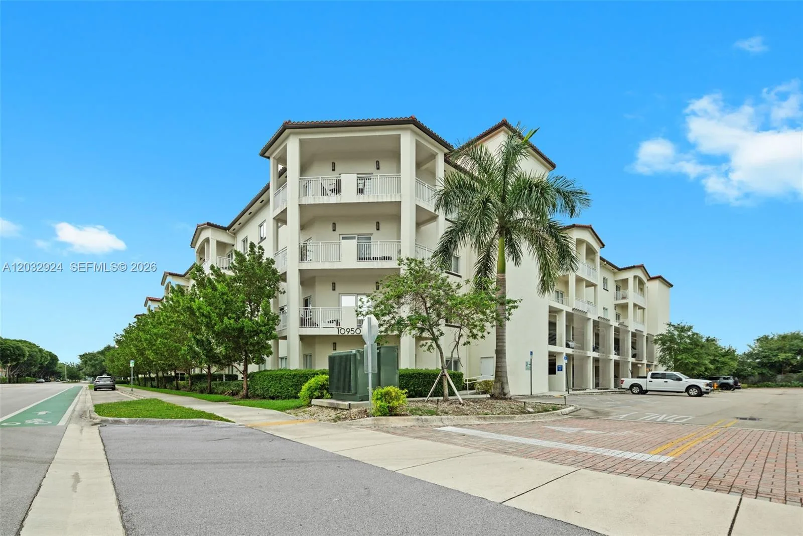 10950 NW 82nd St # 213, Doral, FL 33178
