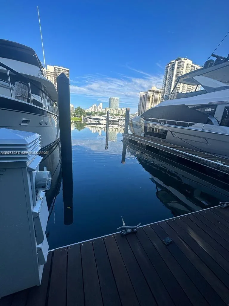19777 E Country Club Dr, Aventura, FL 33180