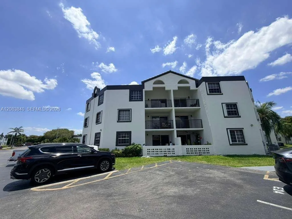 9715 Fontainebleau Blvd # E308, Miami, FL 33172