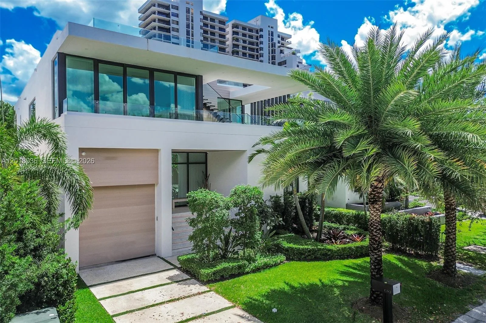 1092 N Venetian Dr, Miami, FL 33139
