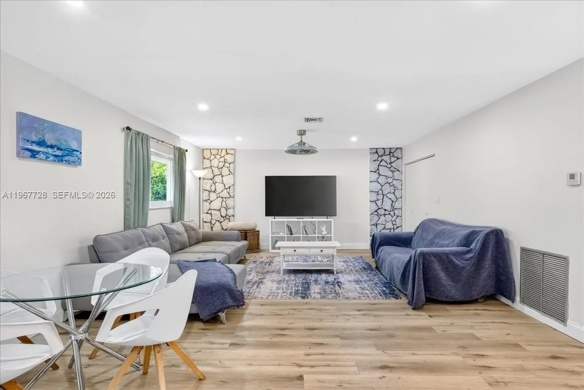3211 Calle Largo Dr, Hollywood, FL 33021 photo 10