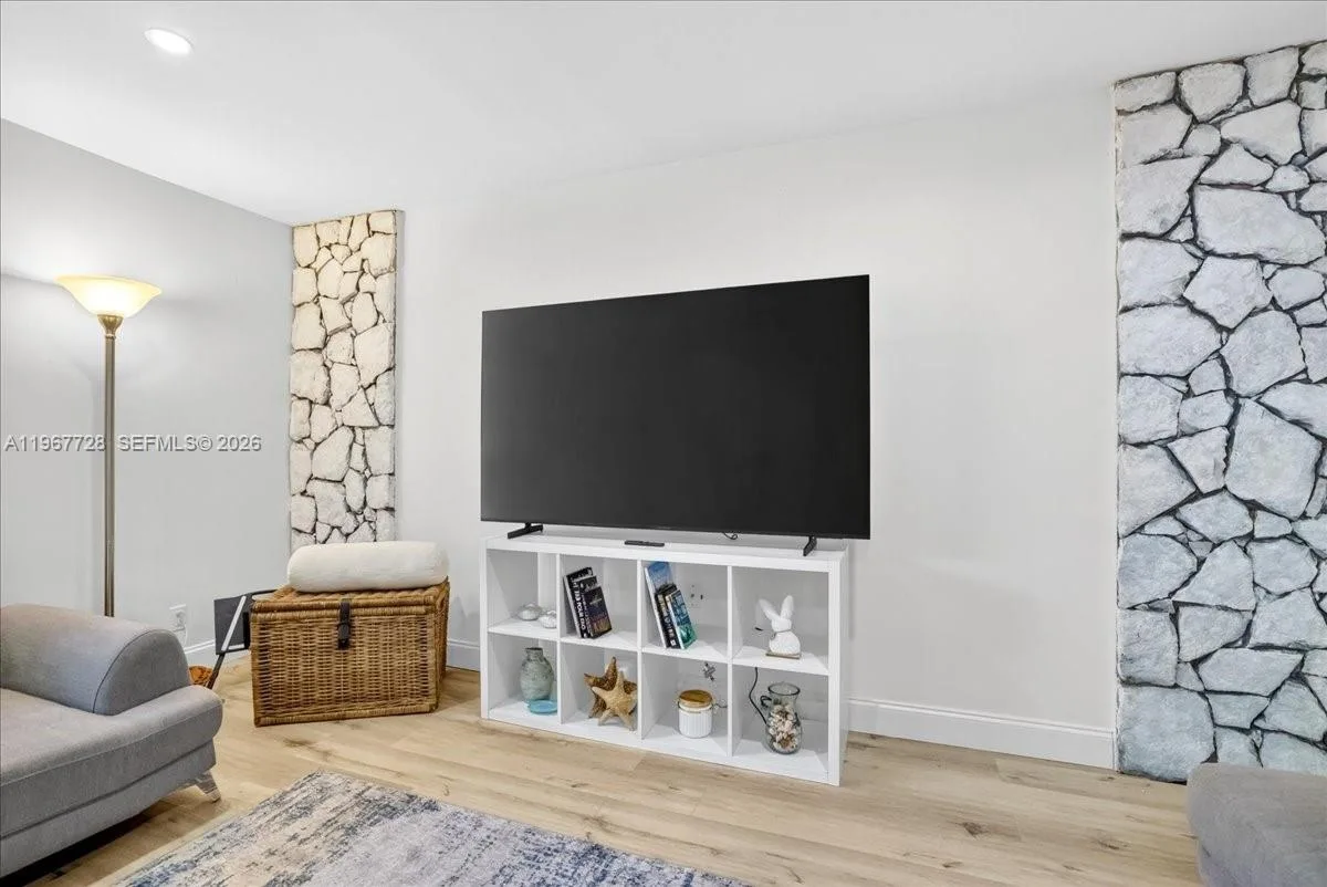 3211 Calle Largo Dr, Hollywood, FL 33021 photo 11