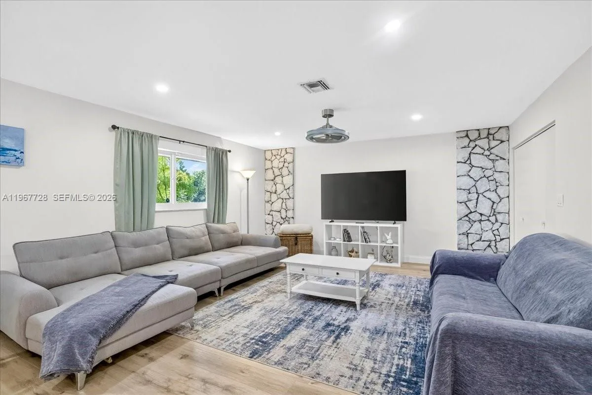 3211 Calle Largo Dr, Hollywood, FL 33021 — zdjęcie 2