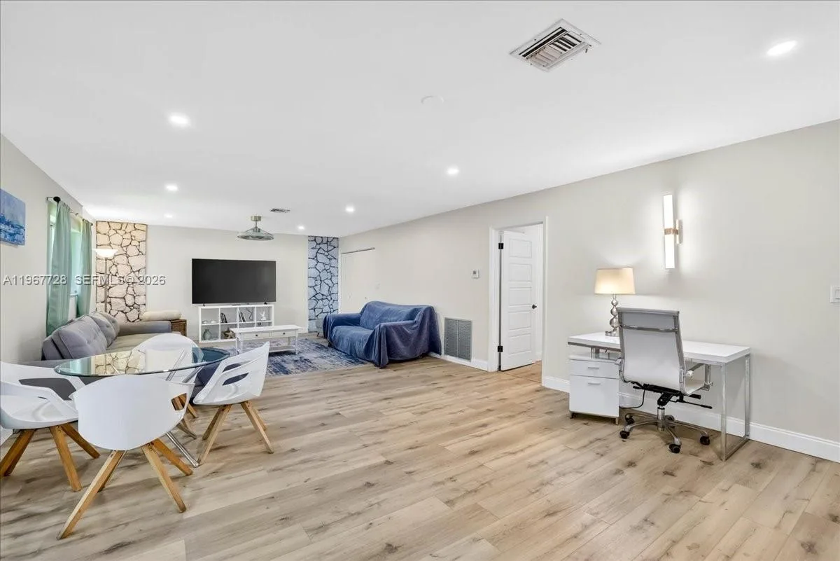 3211 Calle Largo Dr, Hollywood, FL 33021 photo 9
