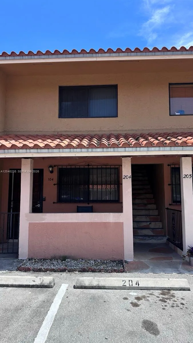 2740 W 61st St # 204, Hialeah, FL 33016
