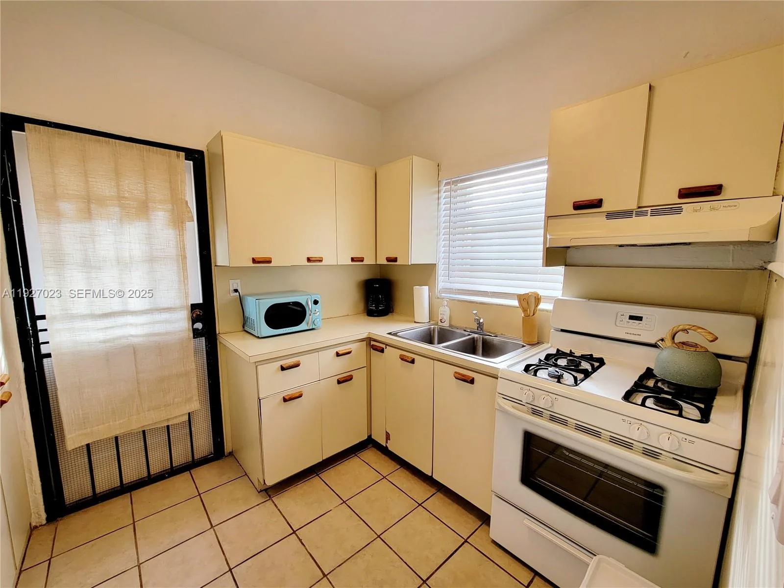 1872 SW 9th St, Miami, FL 33135 photo 5
