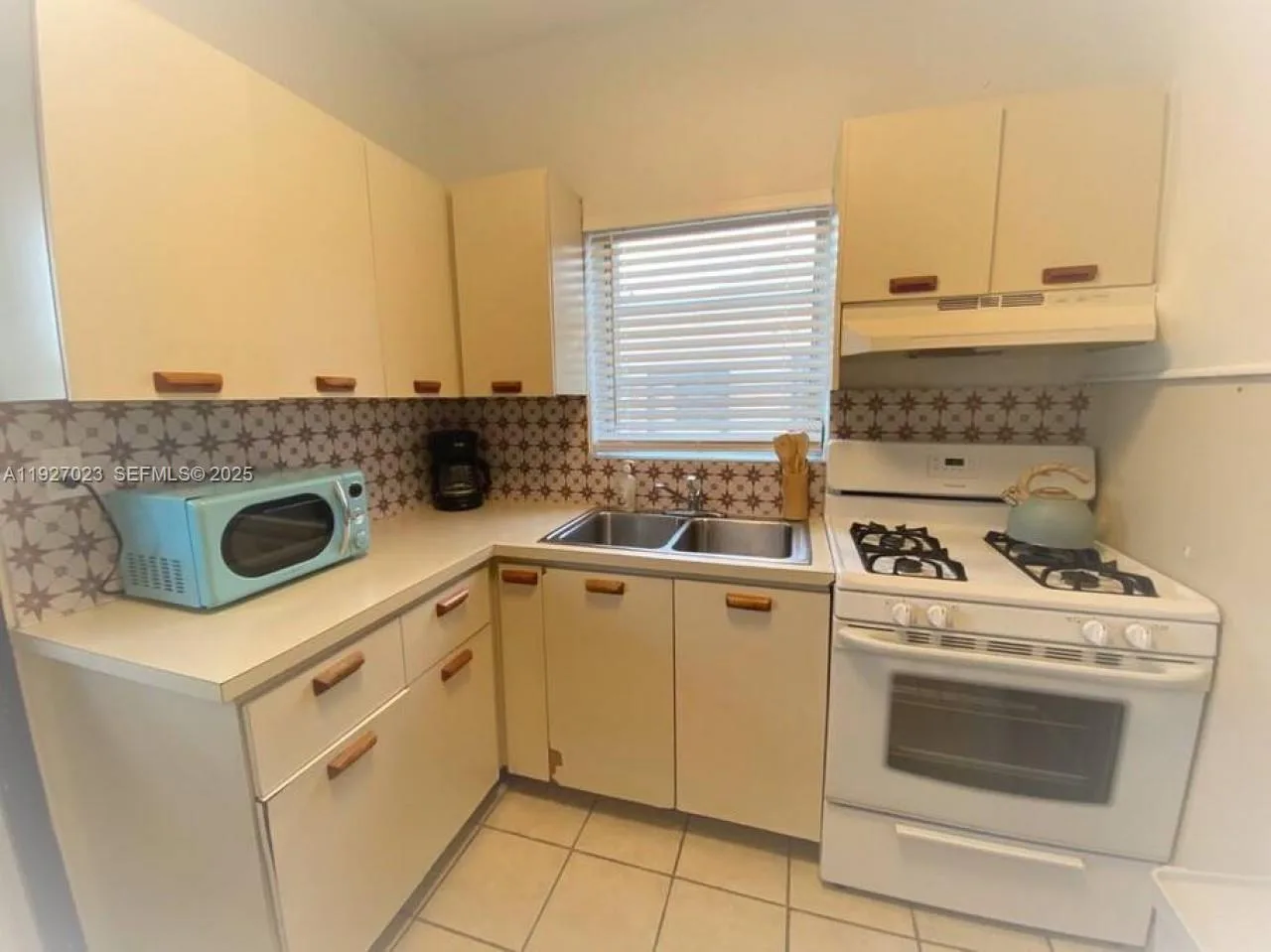 1872 SW 9th St, Miami, FL 33135 photo 9