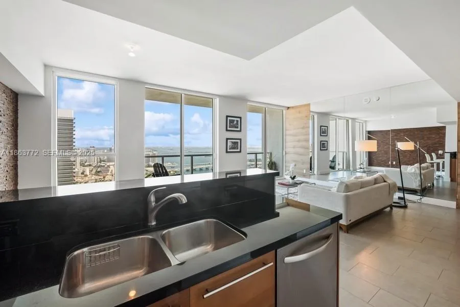 244 Biscayne Blvd # 4704, Miami, FL 33132 photo 6