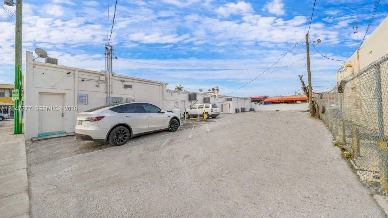 Listing photo 6
