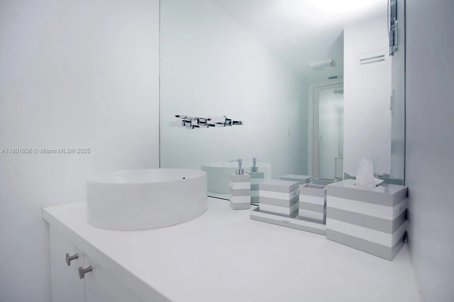 2555 Collins Ave # 1114, Miami Beach, FL 33140 photo 9