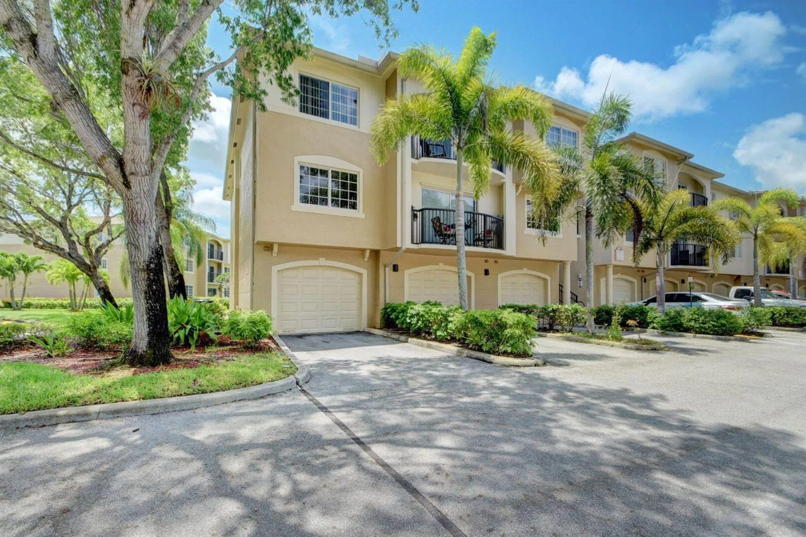 300 Crestwood Court N # 307, Royal Palm Beach, FL 33411